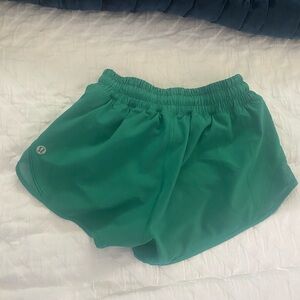 Lululemon dark green hotty hot short size 2 2.5 in